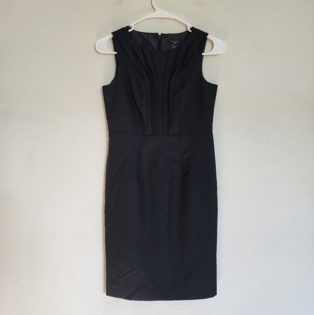 Ann Taylor Wool Blend Sleeveless Little Black Sheath Business Casual Dress 00P